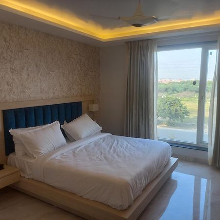Hotel Holiday Grand Greater Noida Exterior photo