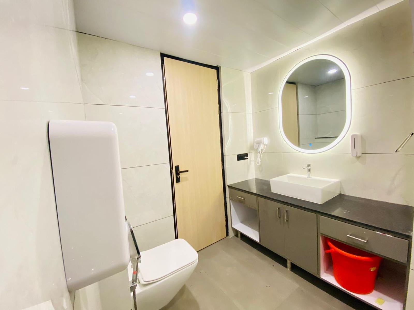 Hotel Holiday Grand Greater Noida Exterior photo